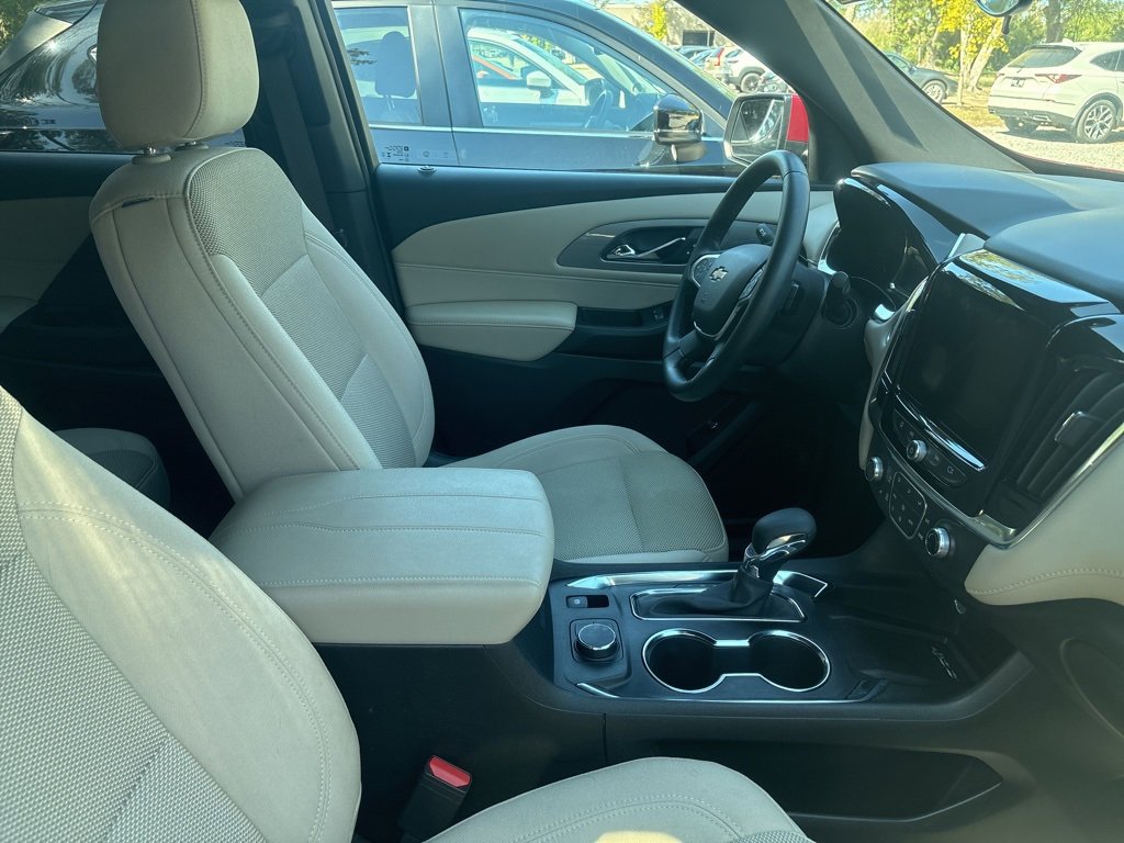 Used 2023 Chevrolet Traverse LT image 4