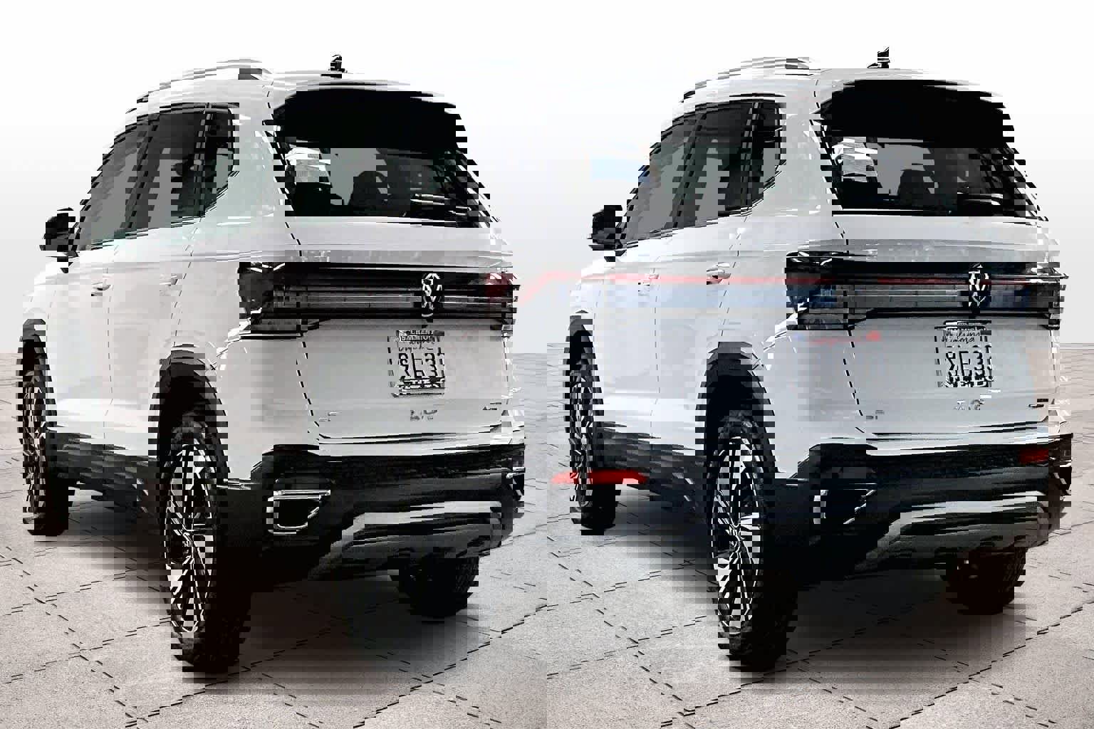 Used 2025 Volkswagen Taos SE image 15