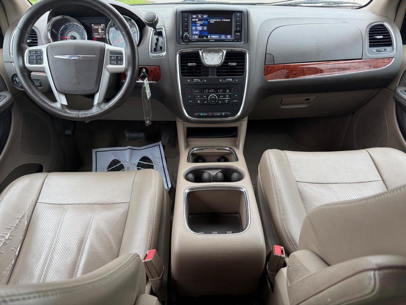 Used 2014 Chrysler Town & Country Touring-L w/ Driver Convenience Group FWD image 13
