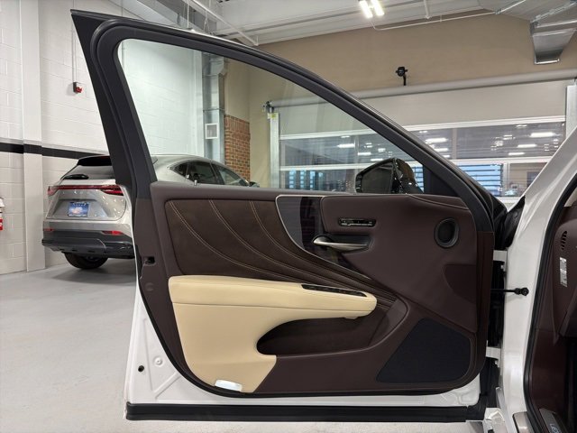 Used 2018 Lexus LS 500 500 Base image 9