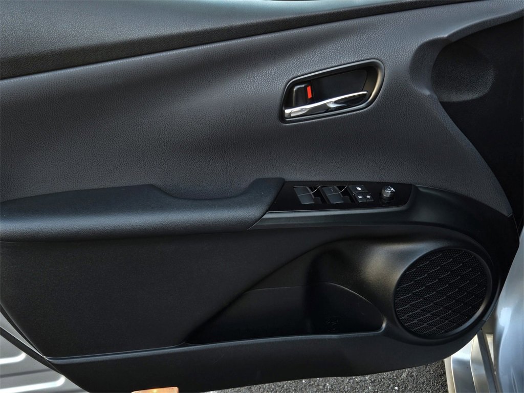 Used 2022 Toyota Prius LE image 10