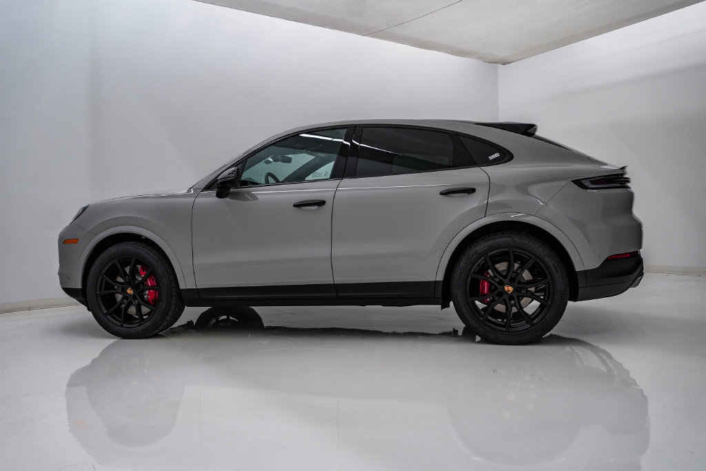 New 2026 Porsche Cayenne S AWD/4WD image 2