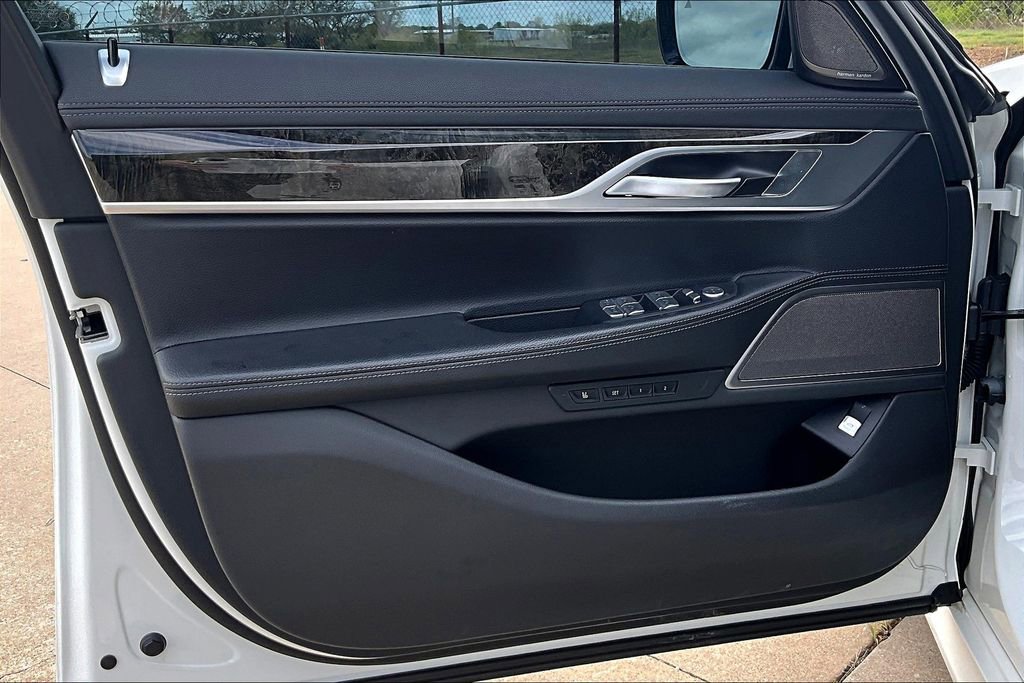 Used 2022 BMW 740i w/ M Sport Package image 20