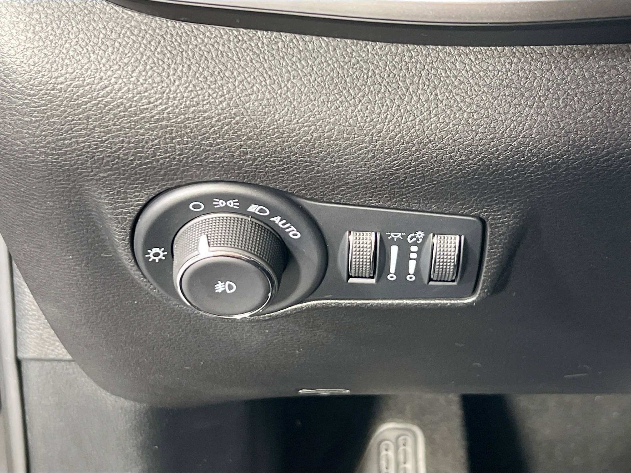 Used 2022 Jeep Compass Latitude w/ Sun and Sound Group image 10