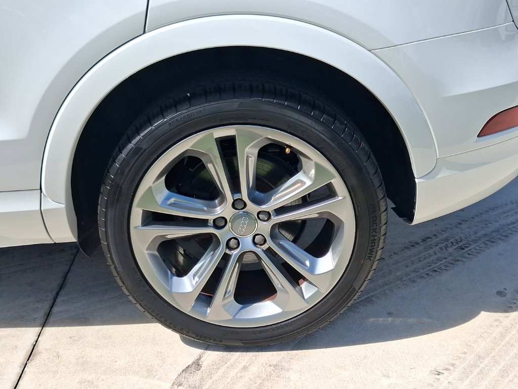 Used 2016 Audi Q3 2.0T Premium Plus w/ Technology Package FWD image 4