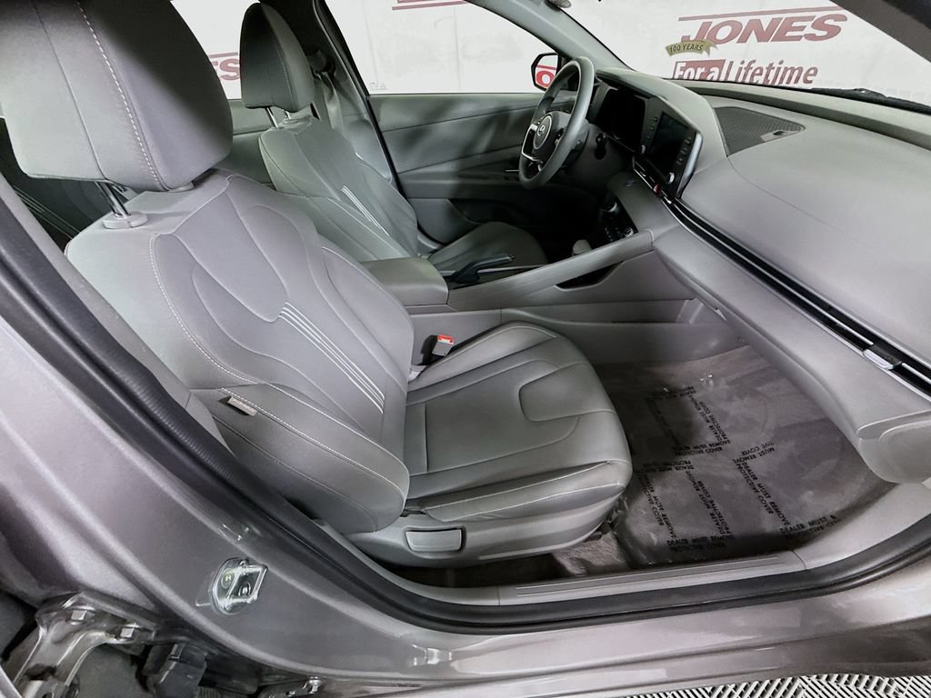Used 2023 Hyundai Elantra SEL w/ Cargo Package FWD image 29