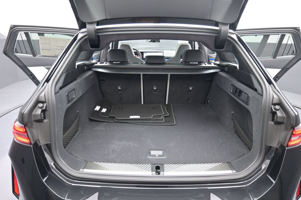New 2027 BMW M5 Touring AWD/4WD image 16