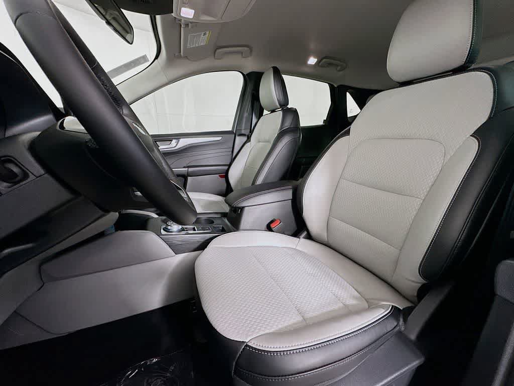 Used 2025 Ford Escape SE FWD image 12