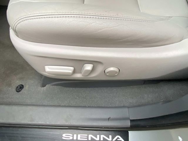 Used 2020 Toyota Sienna XLE w/ XLE Navigation Package AWD/4WD image 15