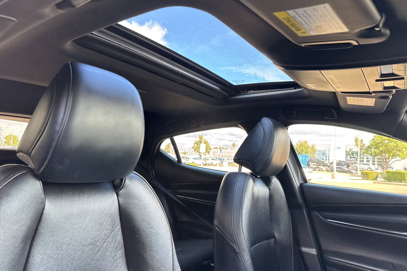 Used 2021 MAZDA MAZDA3 Hatchback w/Premium Plus Pkg image 16