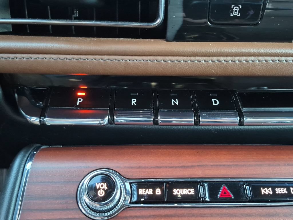 Used 2021 Lincoln Aviator Grand Touring w/ Elements Package Plus AWD/4WD image 23