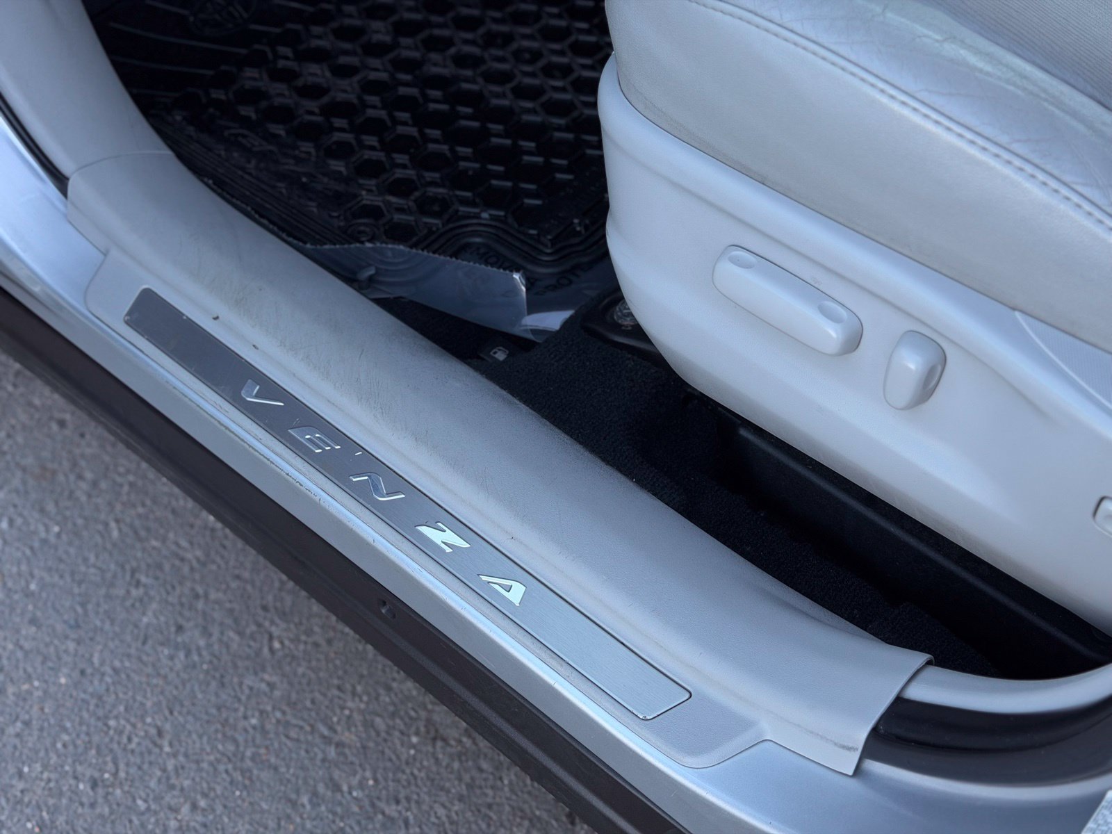 Used 2009 Toyota Venza FWD image 31