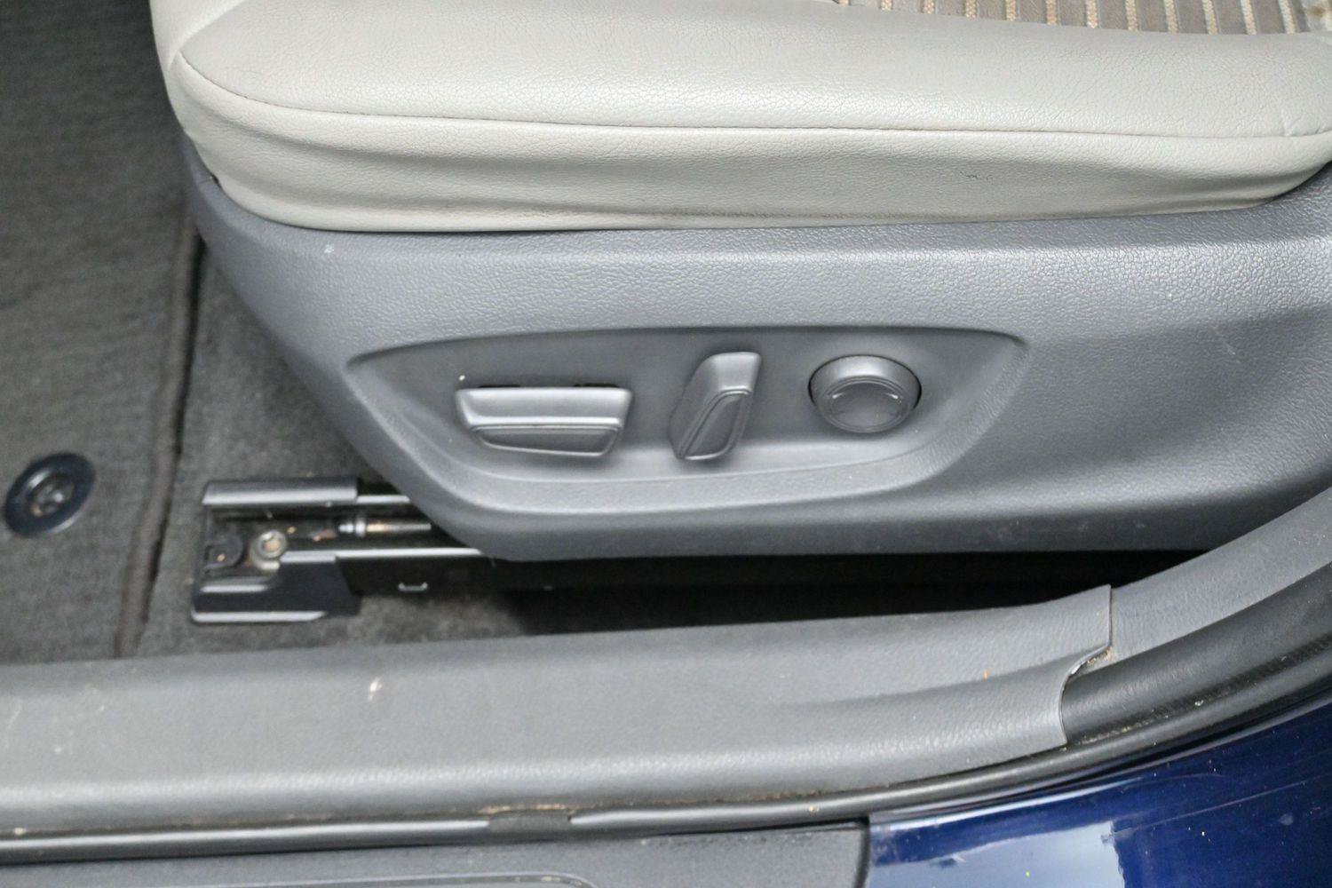 Used 2021 Toyota Camry SE FWD image 13