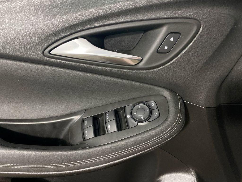Certified 2023 Buick Encore GX Preferred FWD image 13