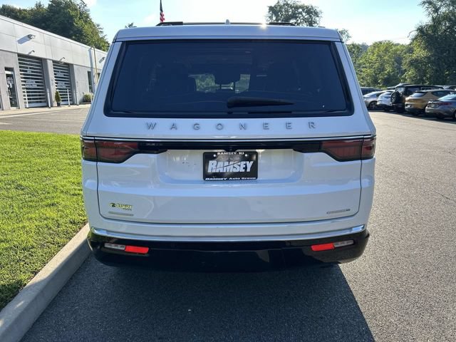 Used 2023 Jeep Wagoneer Series III w/ Premium Group I AWD/4WD image 7