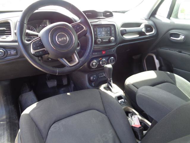 Used 2017 Jeep Renegade Latitude w/ Popular Equipment Group AWD/4WD image 32
