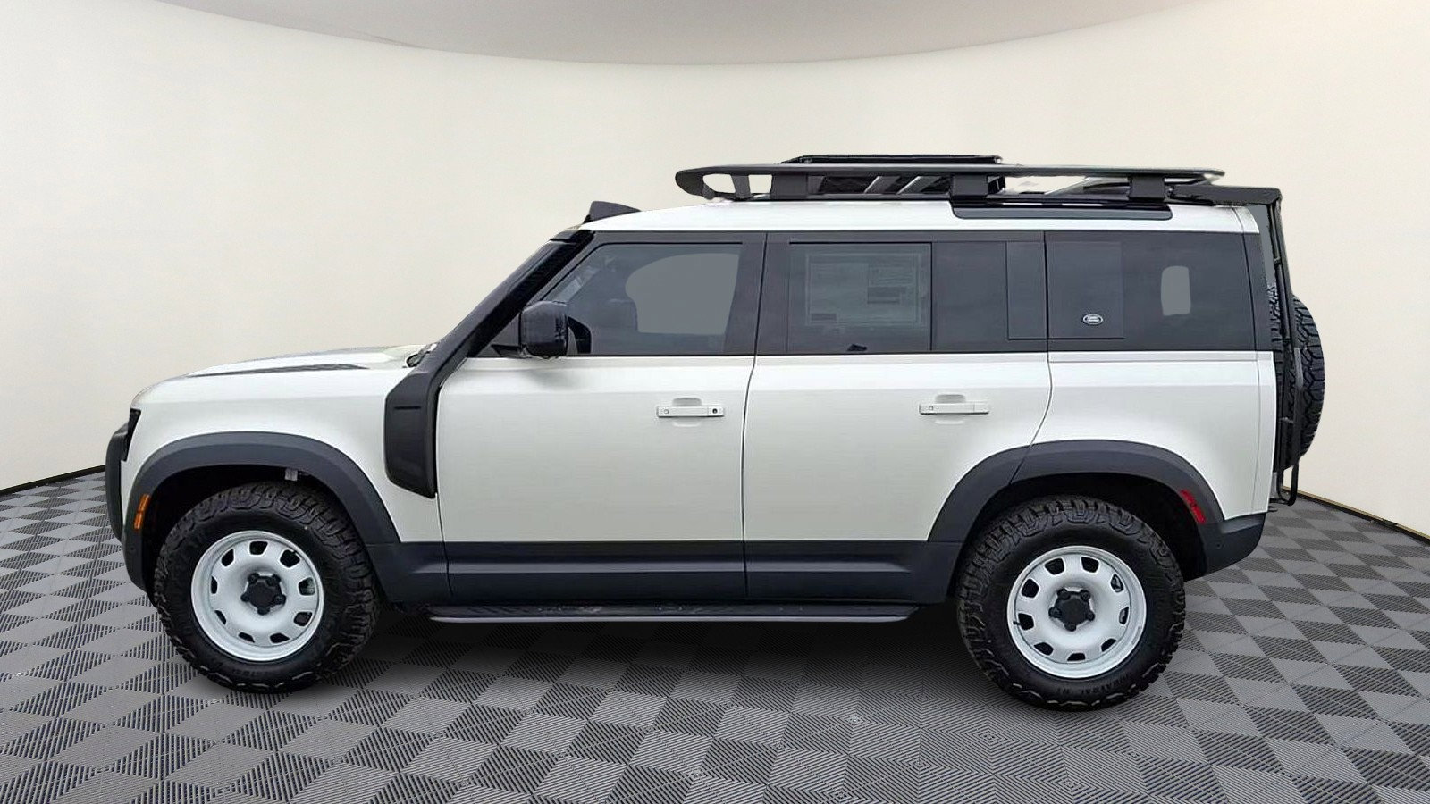 Used 2024 Land Rover Defender 110 S image 5