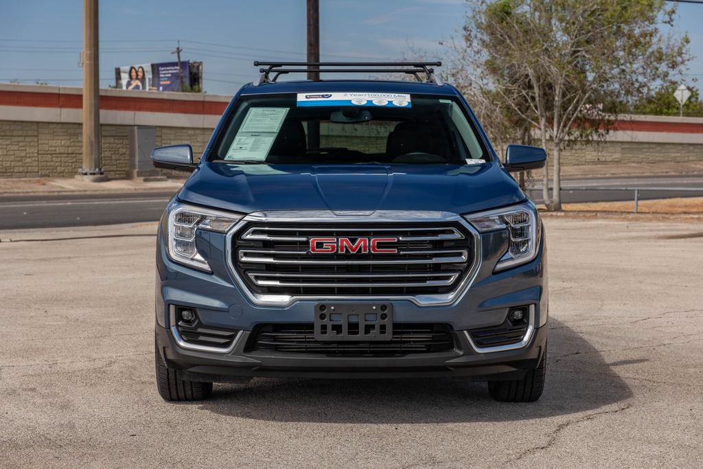 Used 2024 GMC Terrain SLT w/ Infotainment Package II FWD image 3
