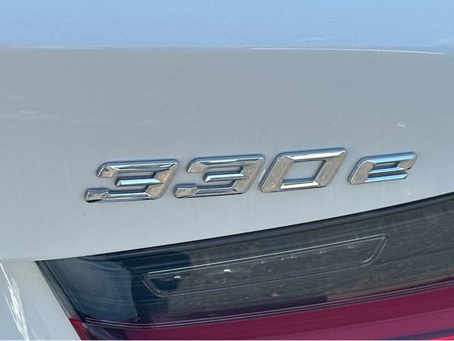 Used 2021 BMW 330e w/ Convenience Package RWD image 32
