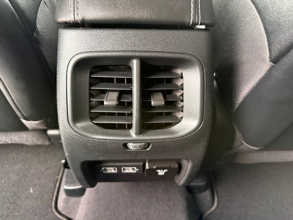 Used 2022 Jeep Cherokee Limited image 16