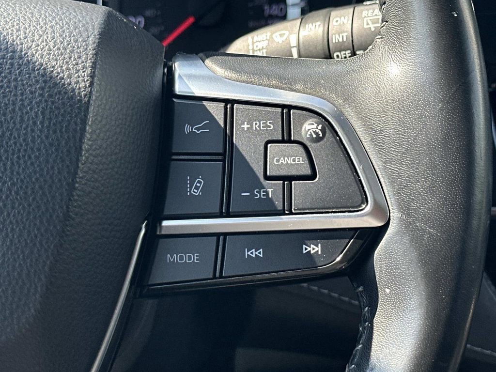 Used 2021 Toyota Highlander LE image 15