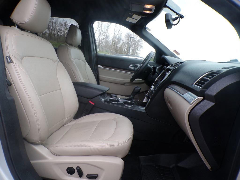 Used 2019 Ford Explorer Limited image 17
