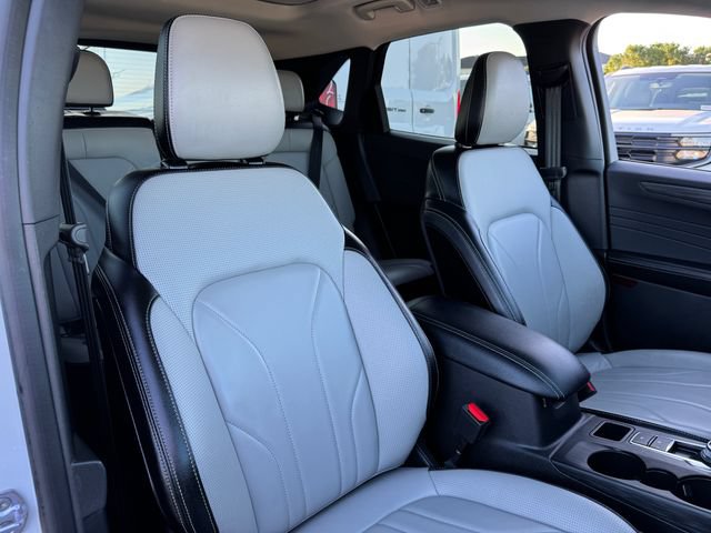 Used 2025 Ford Escape SE w/ PHEV Premium Package FWD image 19