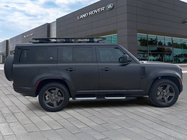 Used 2023 Land Rover Defender 130 X-Dynamic SE image 6