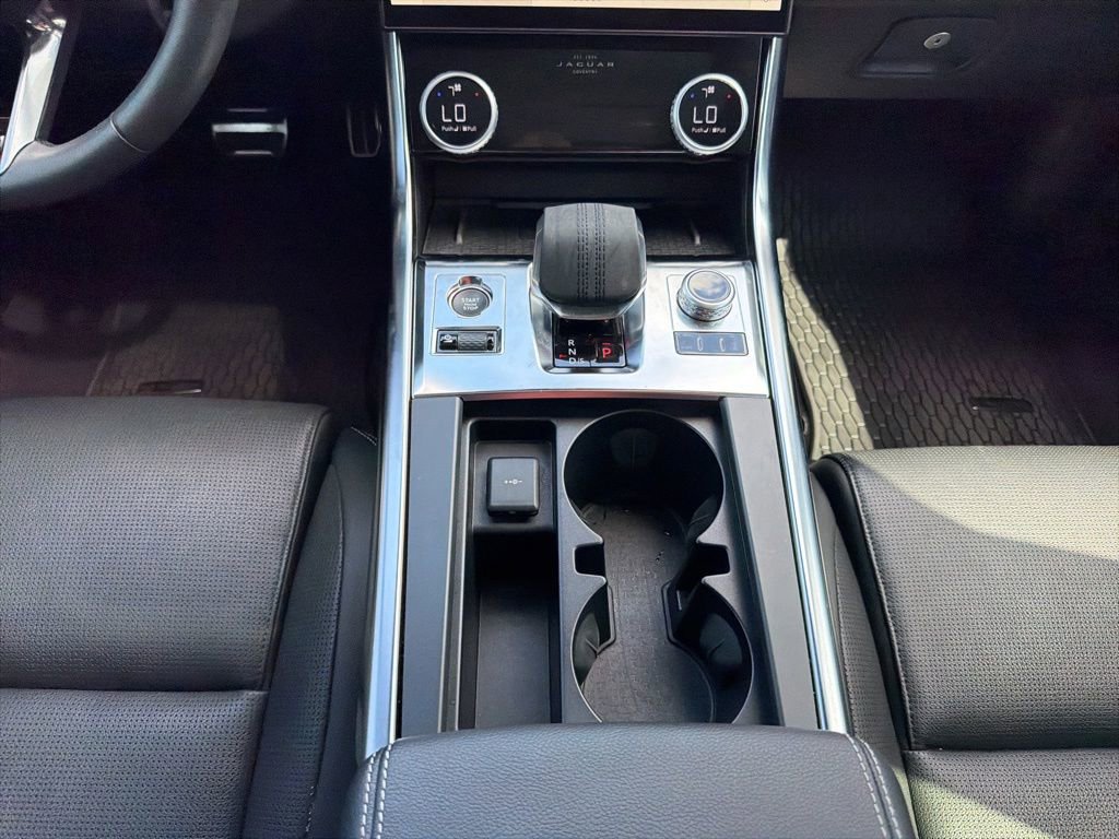 Used 2024 Jaguar XF R-Dynamic SE RWD image 26