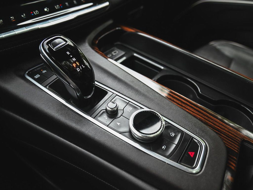 Used 2023 Cadillac Escalade Premium Luxury image 27