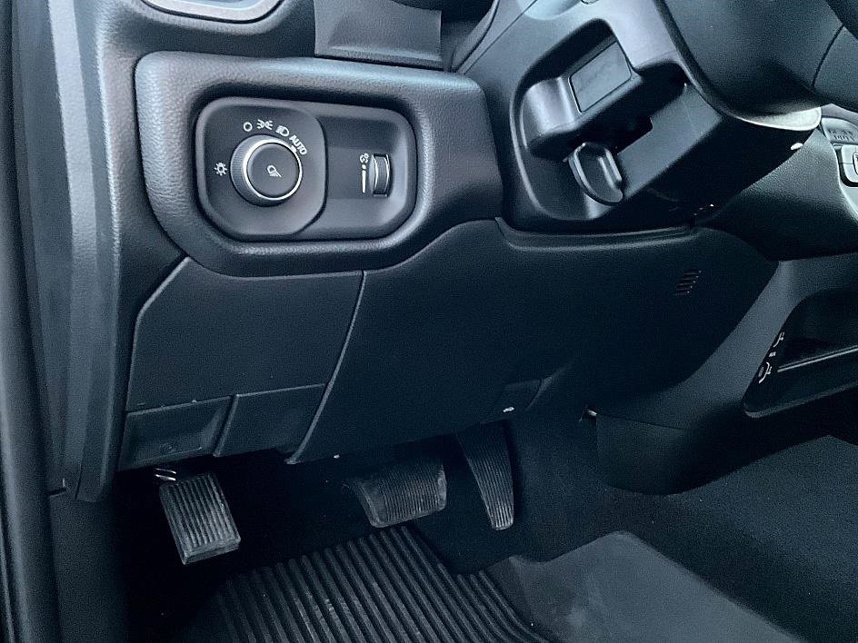 Used 2024 RAM 3500 Tradesman w/ Chrome Appearance Group image 17