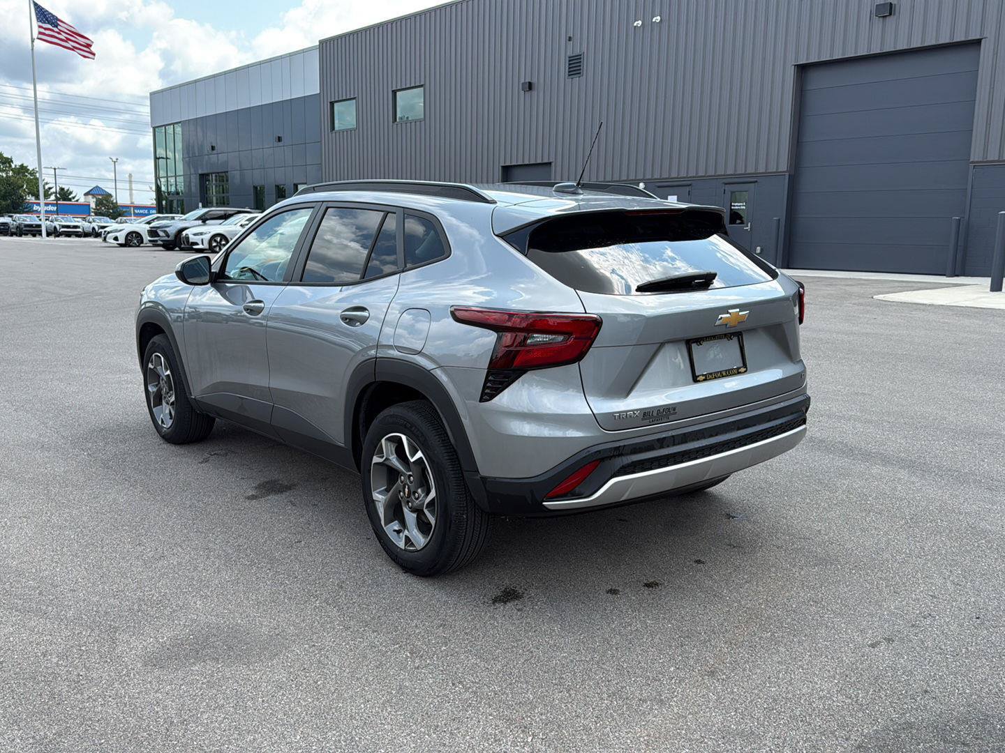 Used 2024 Chevrolet Trax LT w/ Sunroof Package FWD image 5