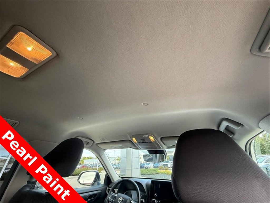Used 2023 Toyota Highlander L image 12