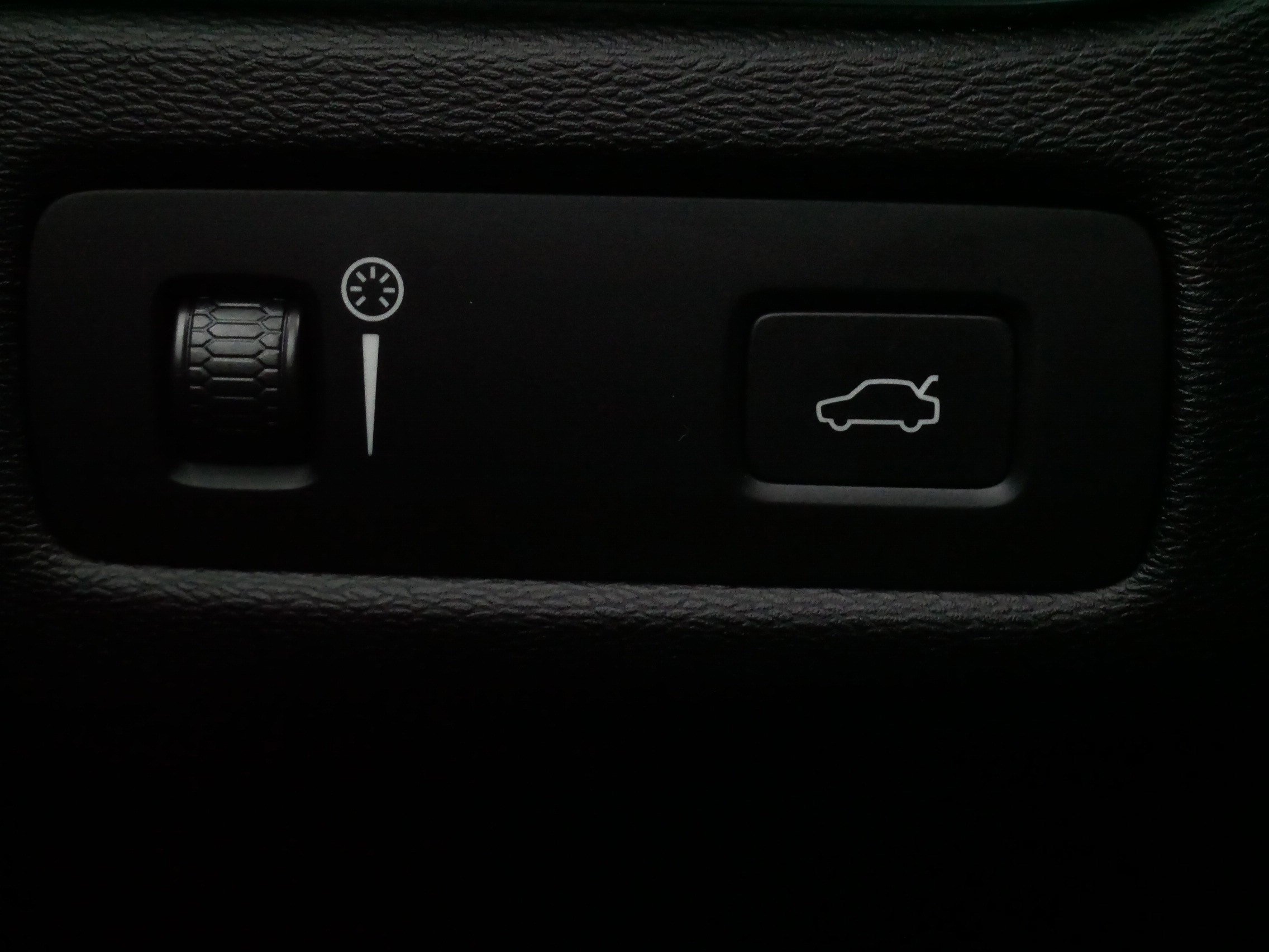 Used 2021 Volvo XC60 T5 Momentum w/ Premium Package image 28