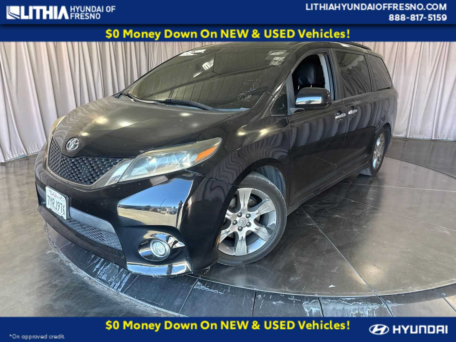 Used 2015 Toyota Sienna SE FWD image 1