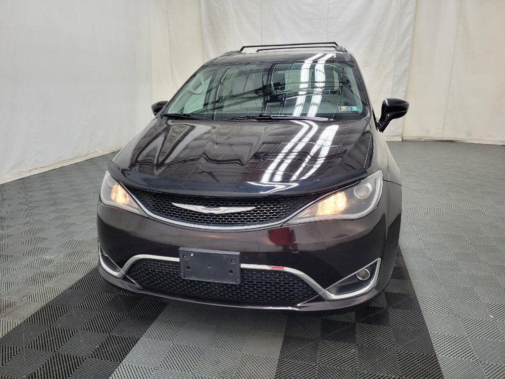 Used 2017 Chrysler Pacifica Touring-L Plus w/ Tire & Wheel Group FWD image 15