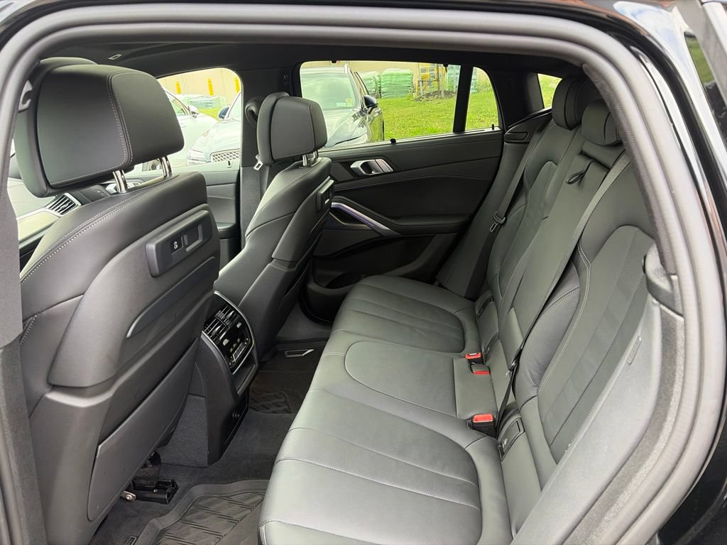 Used 2021 BMW X6 M50i w/ Executive Package AWD/4WD image 19