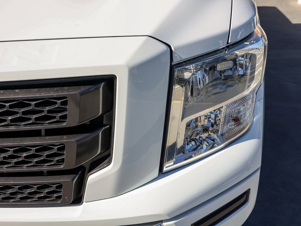 Used 2023 Nissan Titan SV image 10