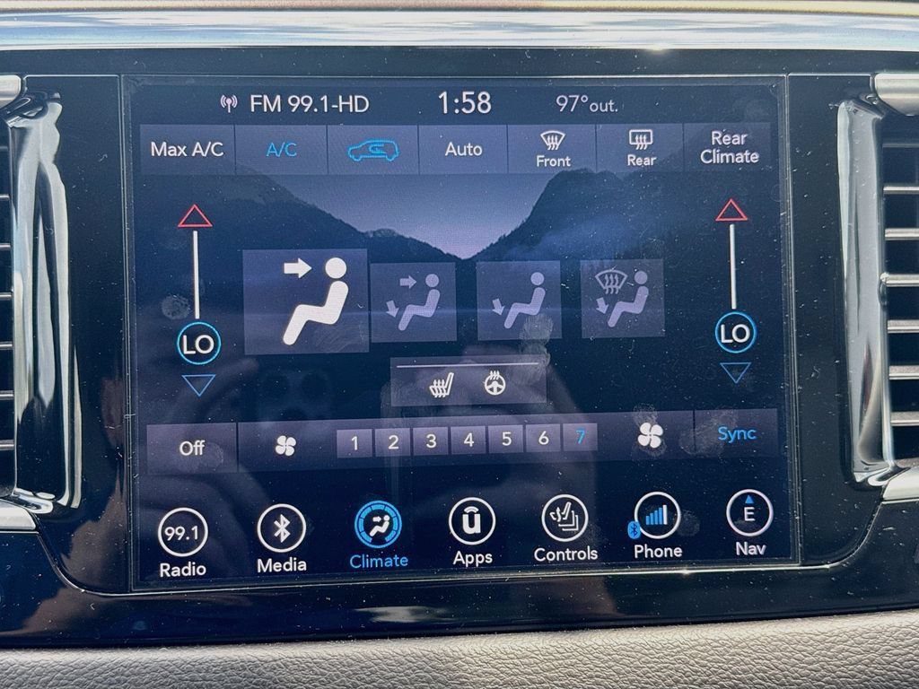 Used 2019 Chrysler Pacifica Touring-L Plus w/ Advanced Safetytec Group FWD image 17
