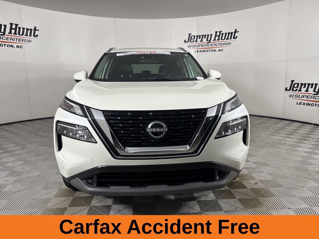 Used 2023 Nissan Rogue SV w/ SV Premium B Package image 3