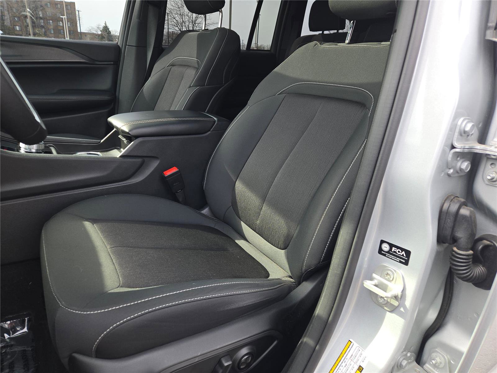 Used 2024 Jeep Grand Cherokee Laredo X image 28