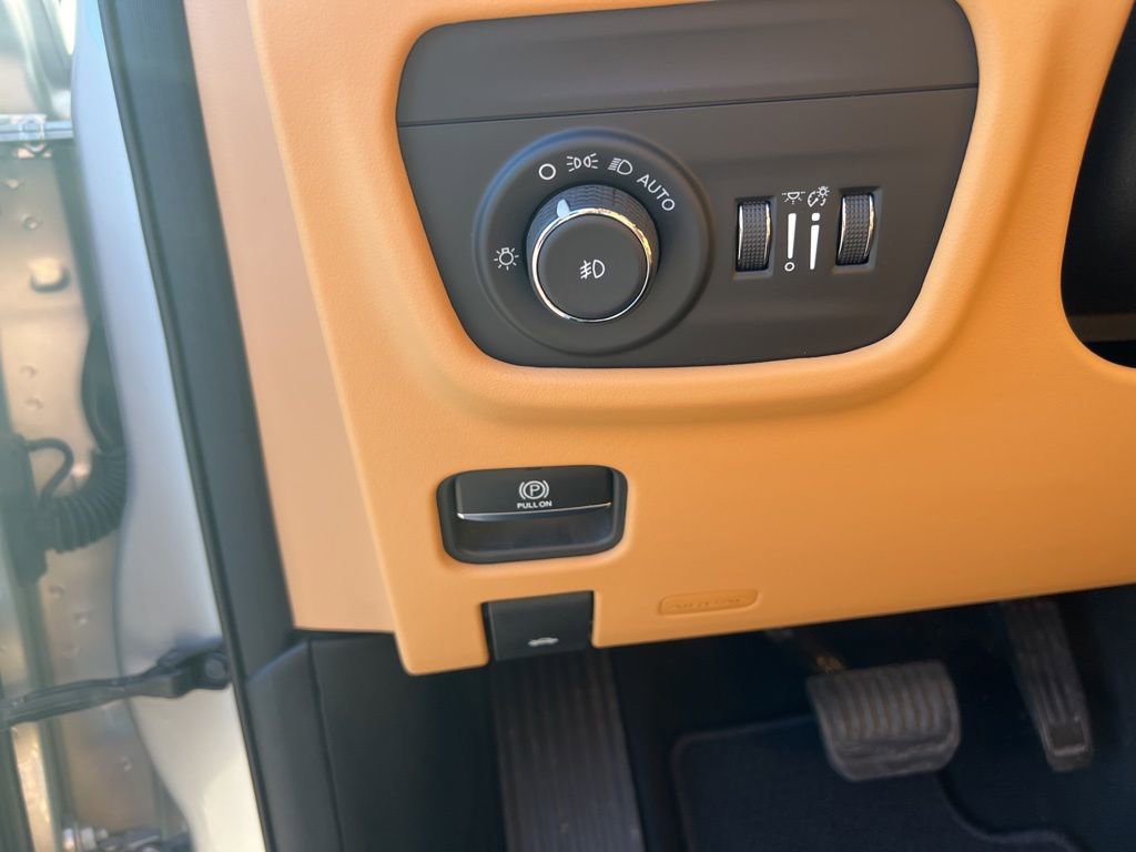 Used 2024 Jeep Grand Cherokee L Summit AWD/4WD image 34