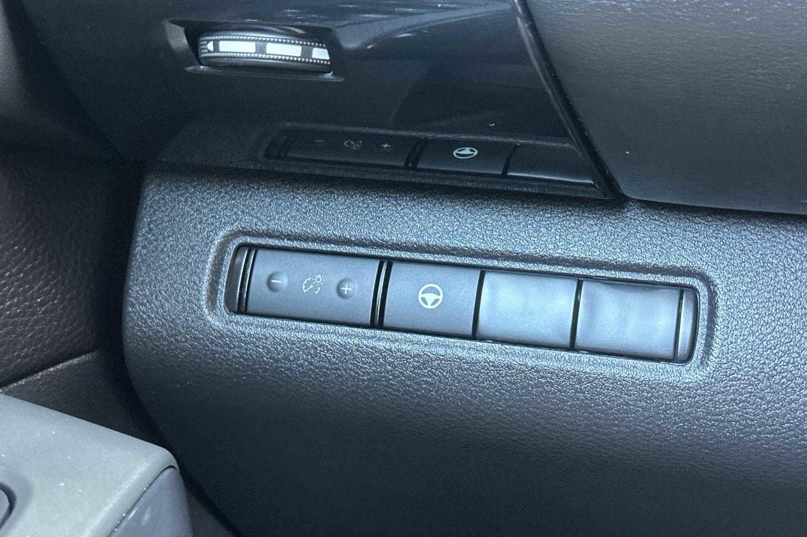 Used 2023 Nissan Pathfinder SV image 30