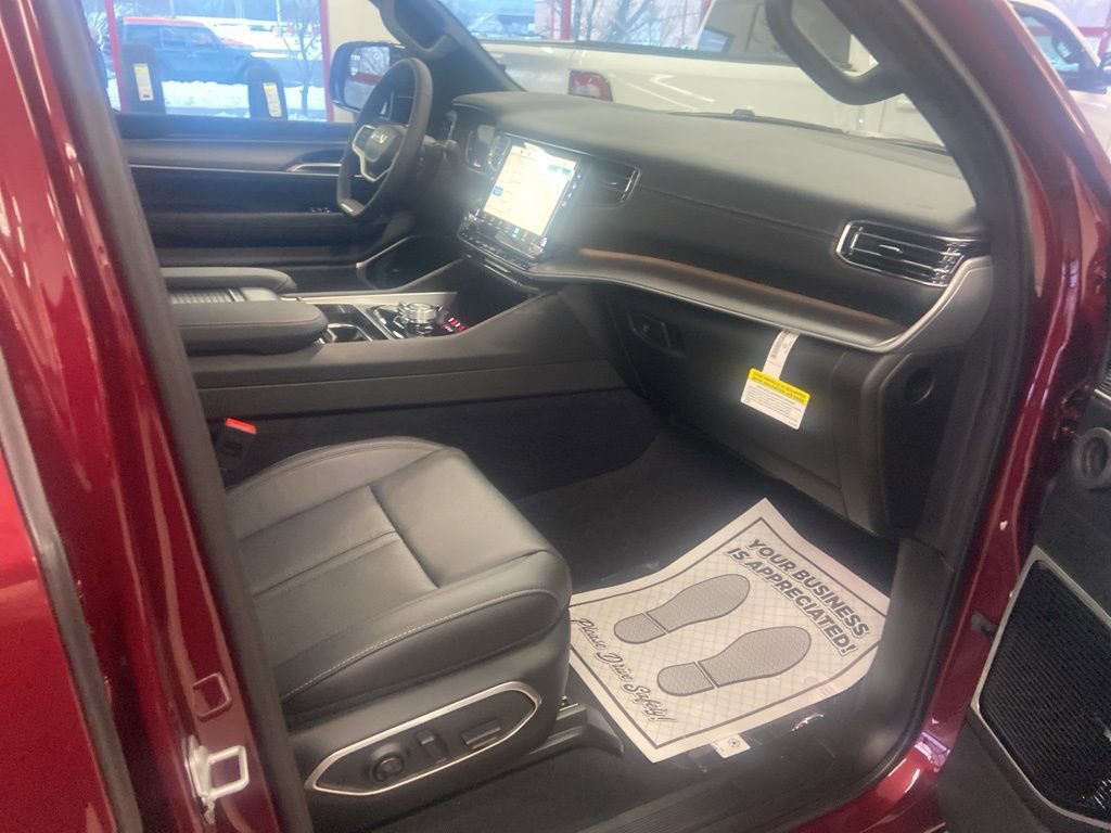 New 2026 Jeep Grand Wagoneer L Limited w/ Premium Group II image 39