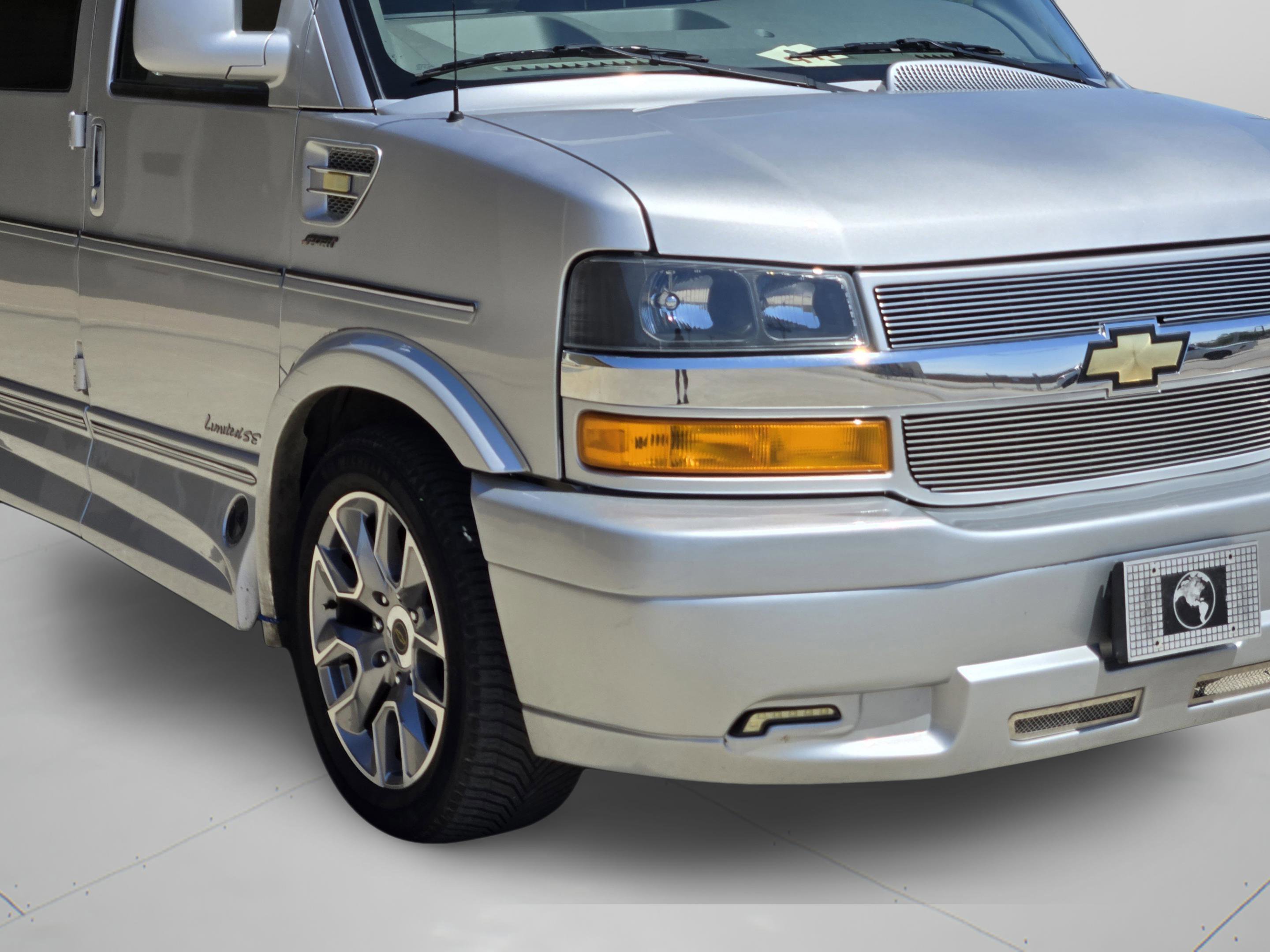 Used 2023 Chevrolet Express 2500 image 11