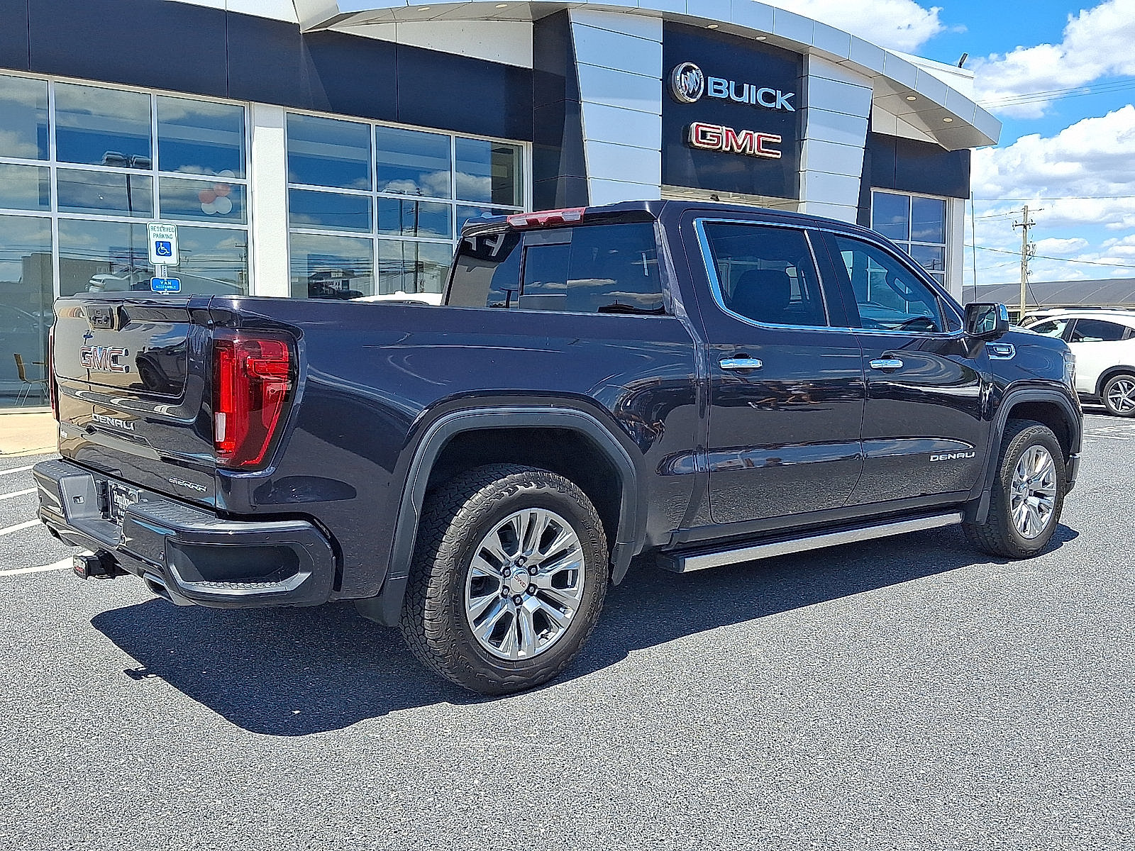 Used 2022 GMC Sierra 1500 Denali AWD/4WD image 6
