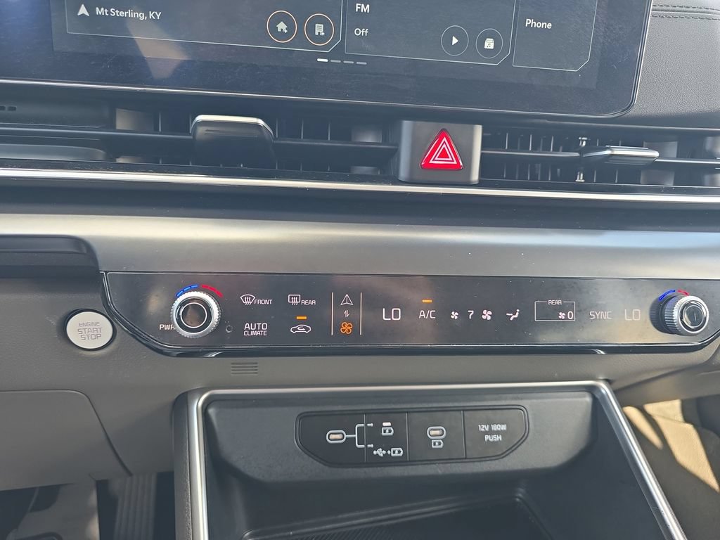 Used 2025 Kia Carnival FWD image 28