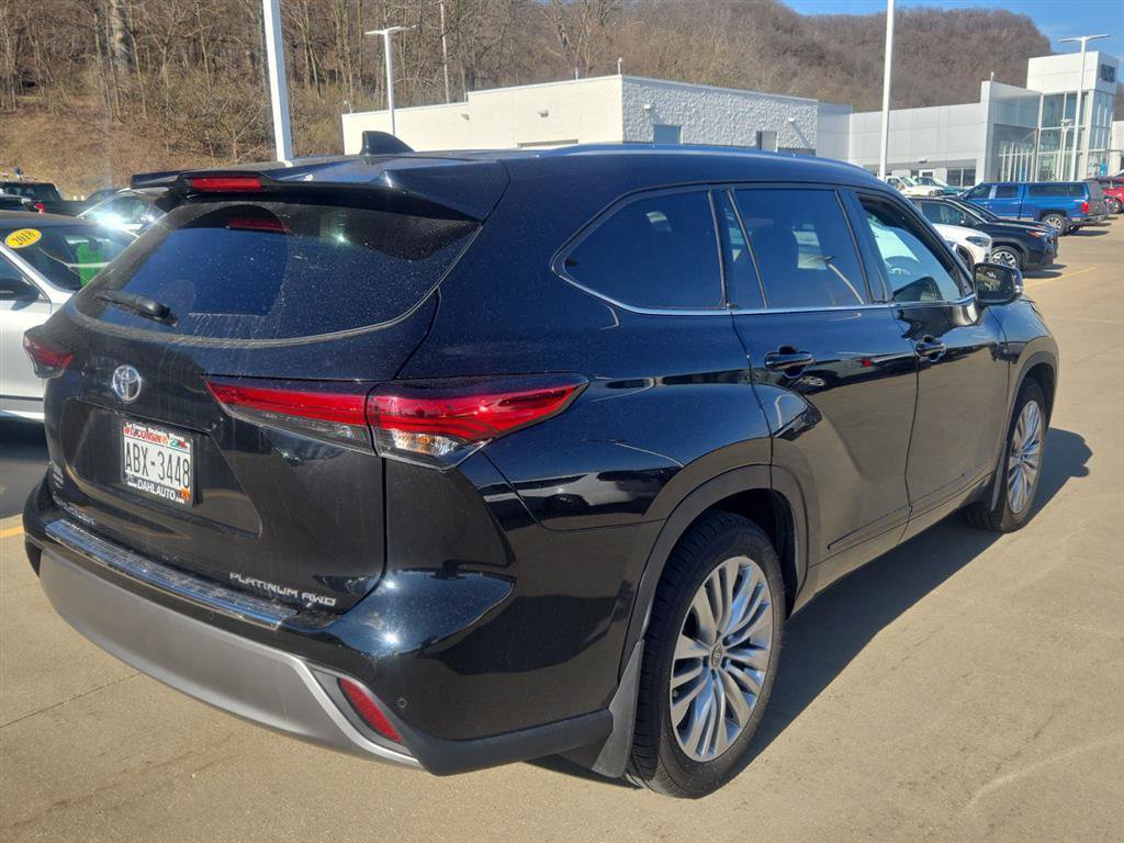 Used 2023 Toyota Highlander Platinum image 11