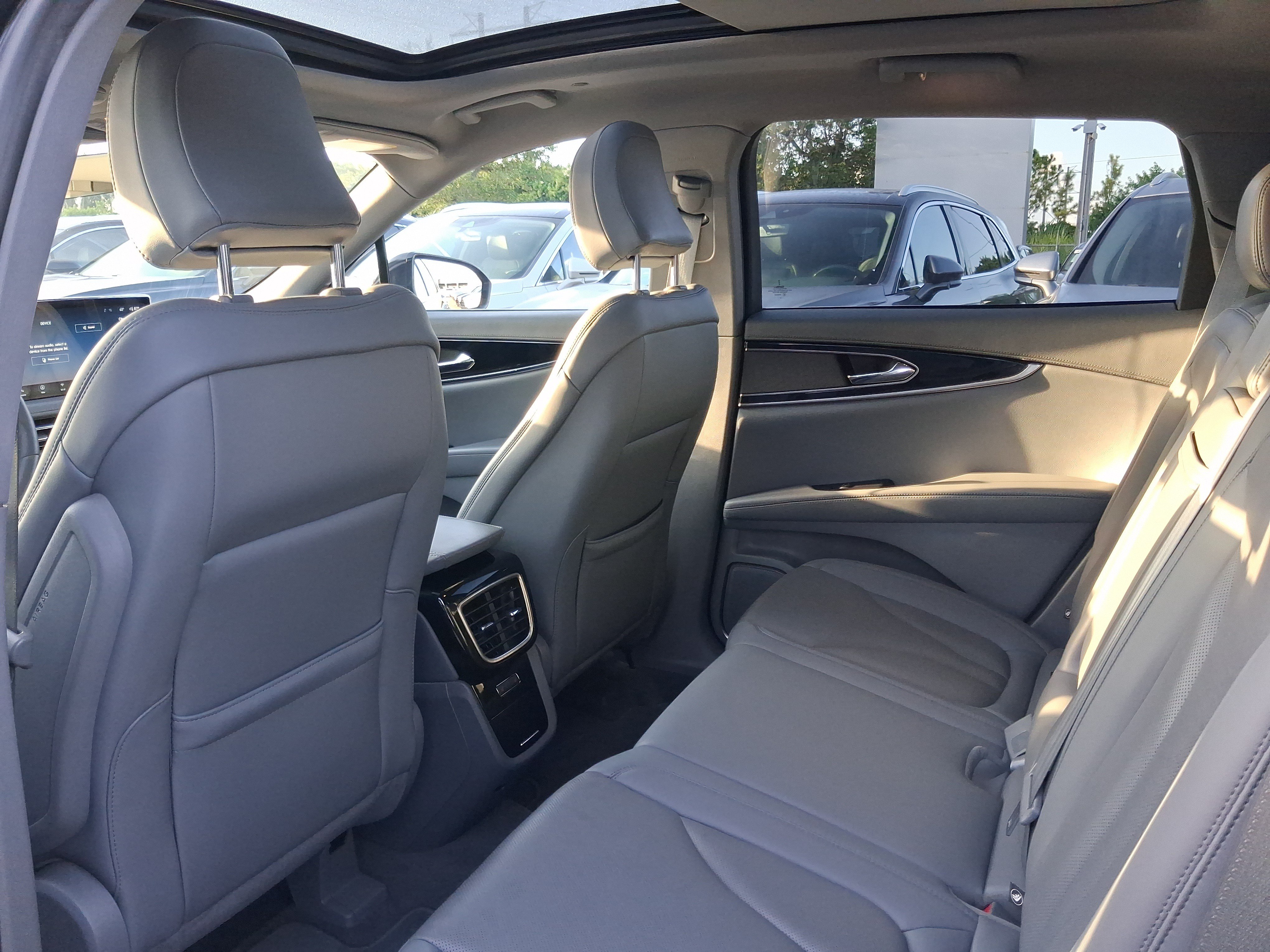 Used 2022 Lincoln Nautilus Reserve FWD image 5
