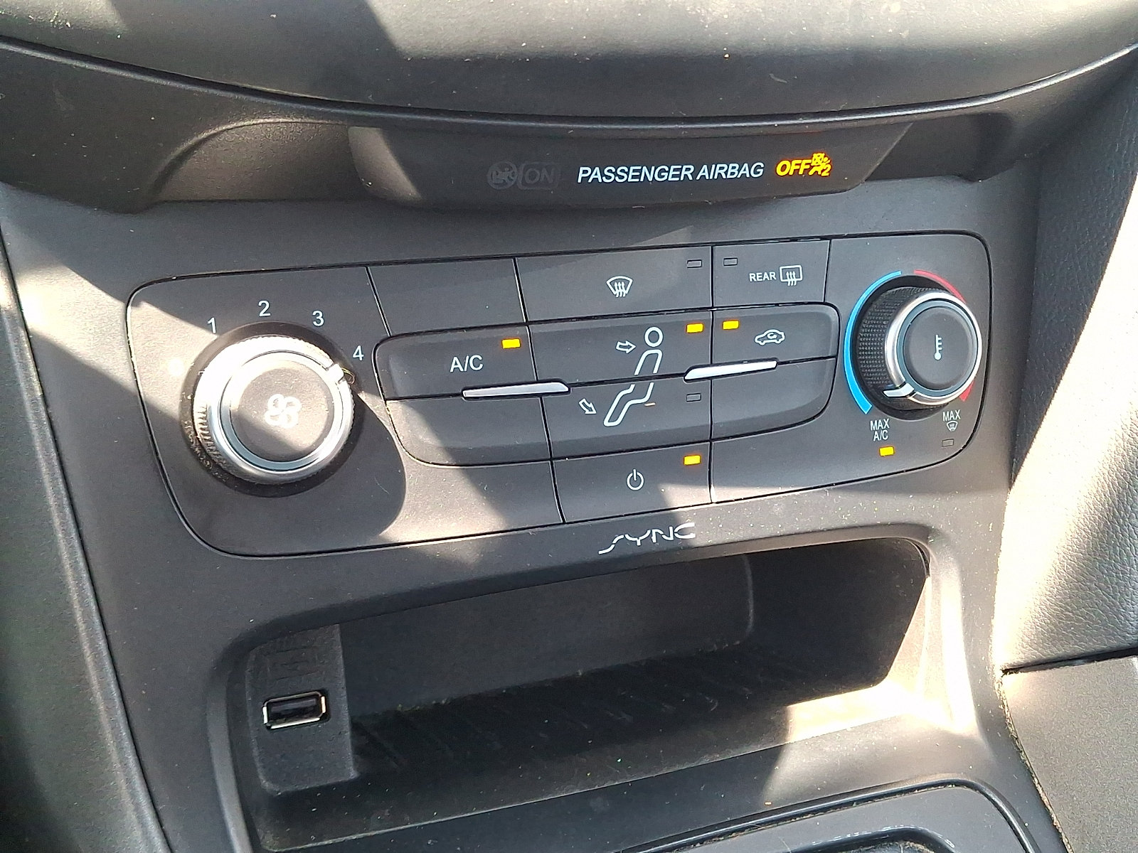 Used 2016 Ford Focus SE w/ Equipment Group 201A FWD image 16